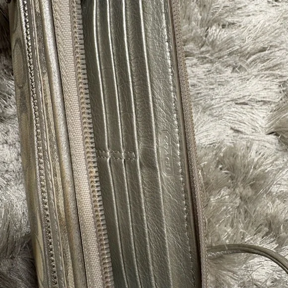 AS IS Coach Wallet/ Gray Wristlet - Picture 8 of 9